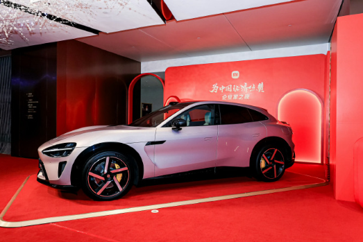 企业家之夜小米YU7实力圈粉 雷军：小米YU7是不是也适合做企业家座驾？