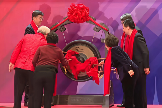 1000亿，今年首个航天IPO敲钟了