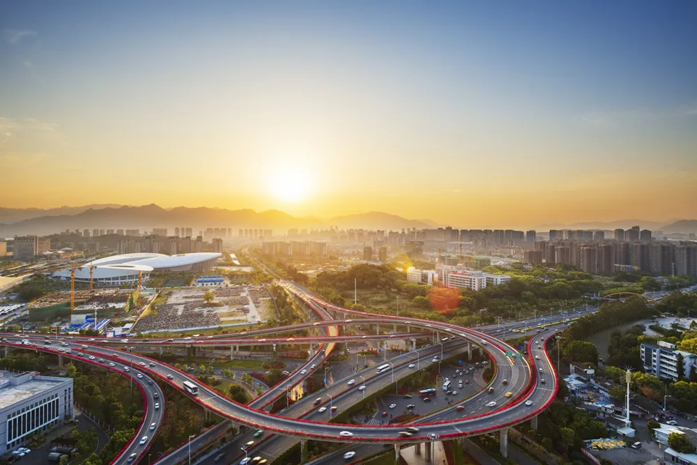 五年进步最大的万亿城市,为什么是它?