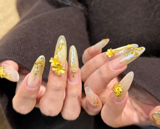 年轻人花上万元打造黄金美甲:轻量化、IP化、场景化产品需求爆发,小克重金饰占比显著提升