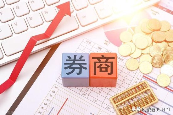 券商一年少近8000人,公募却九次刷新纪录:金融人正“用脚投票”