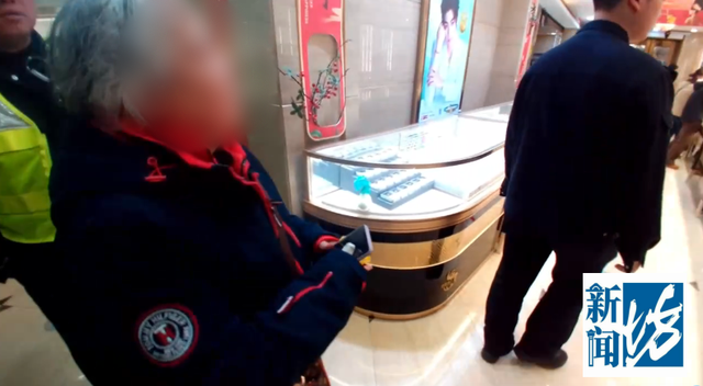 上海阿婆出手阔绰！豪掷50万元买黄金！警方紧急出动……
