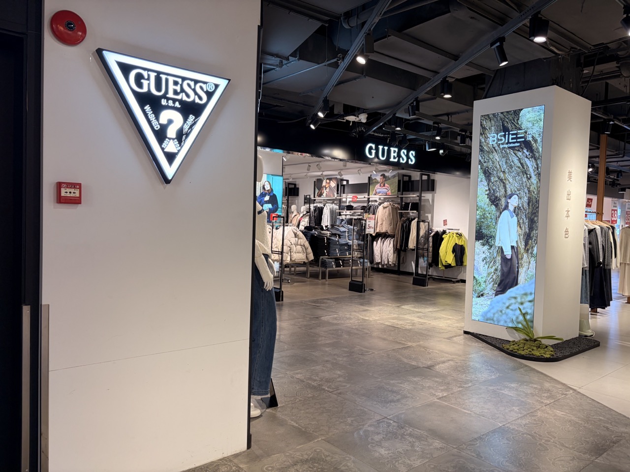 正两折清仓的GUESS还有机会重返中国吗?