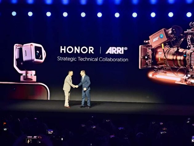 荣耀MWC火力全开:机器人手机颠覆形态,联手阿莱ARRI重写移动影像规则