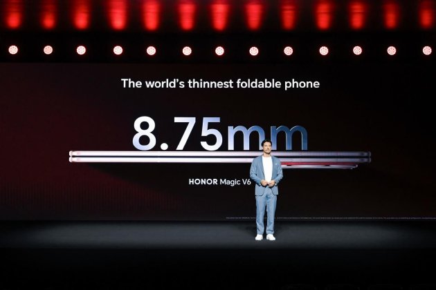 荣耀MWC火力全开:机器人手机颠覆形态,联手阿莱ARRI重写移动影像规则