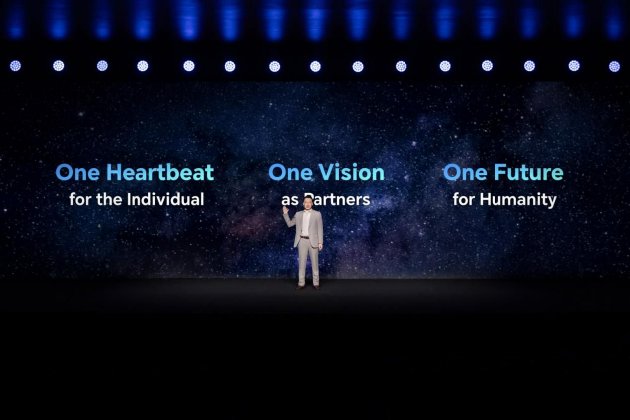 荣耀MWC火力全开:机器人手机颠覆形态,联手阿莱ARRI重写移动影像规则