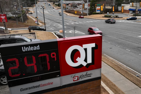 伊朗打击行动危及特朗普核心要务:低油价