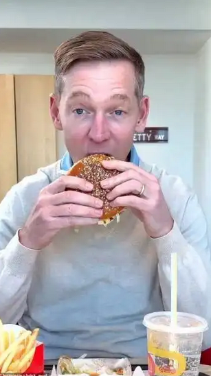 麦当劳CEO“试吃”被群嘲，揭开麦门的信任危机