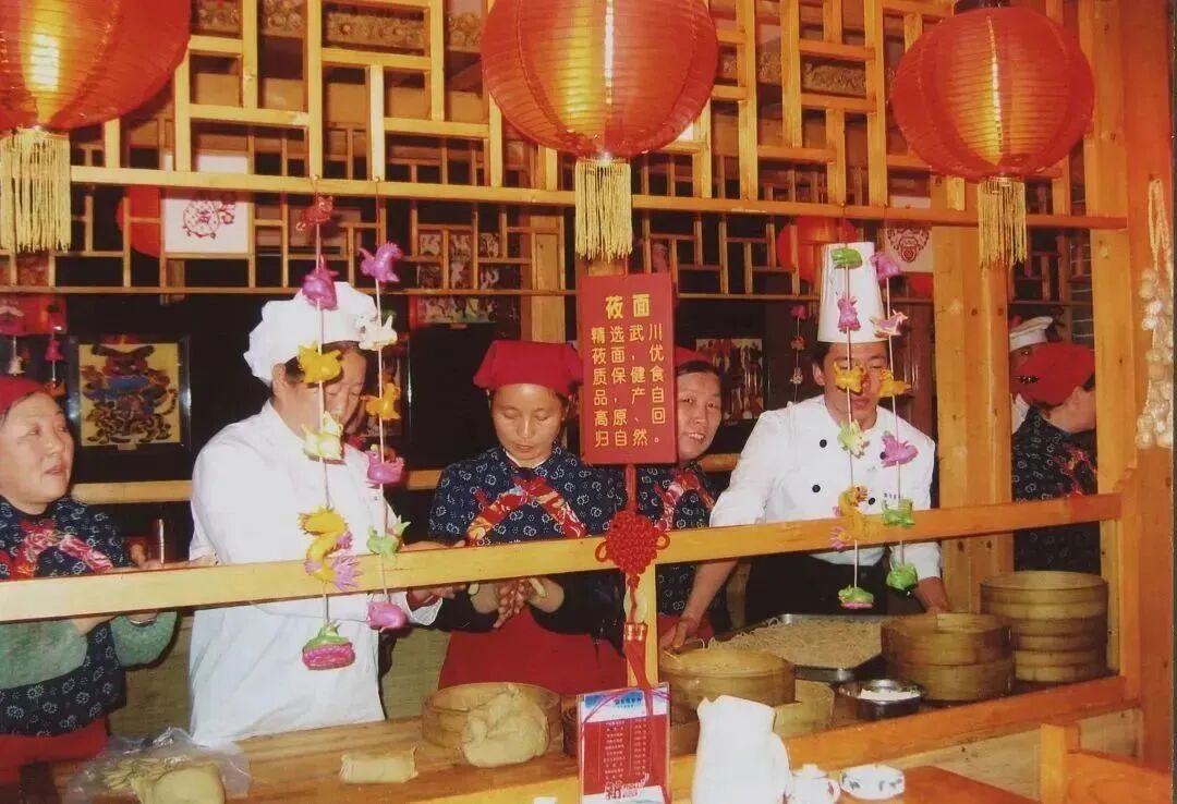 贾国龙起家的西贝首店将“关闭一半”