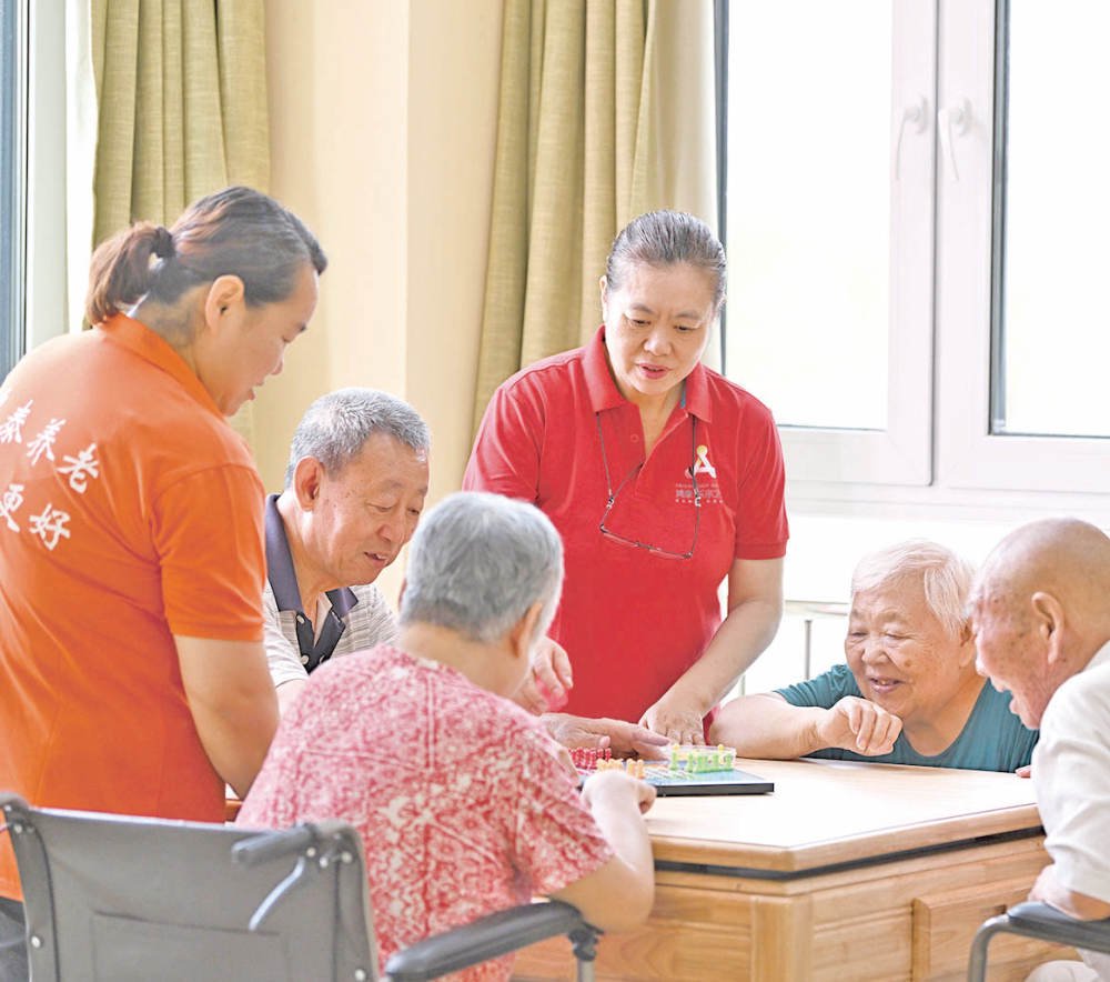 “社保第六险”全国推开，谁出钱、谁受益、难点在哪？
