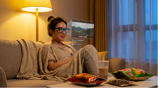 AI眼镜赛道“群雄逐鹿”，上游AR光机成行业破局关键