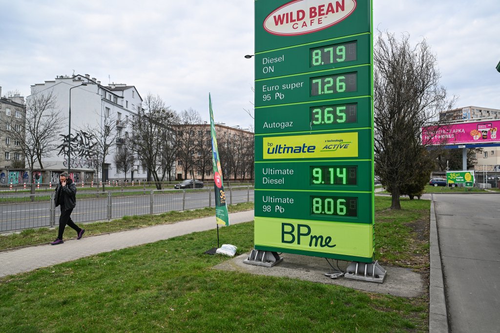 图说|梗阻后的阵痛:美以袭击伊朗如何影响全球能源版图