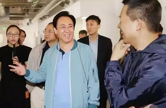 贾跃亭逃亡美国，仍在中国境内实施诈骗