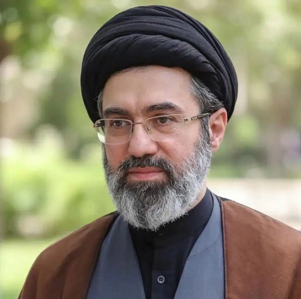 英媒宣称:伊朗最高领袖病重昏迷,已无法参与国家决策