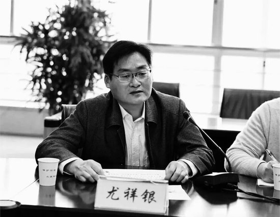 丽洋新材58岁董事长兼总经理因病医治无效离世,他是公司核心技术人员,曾主导多项研发,持有近58%股份