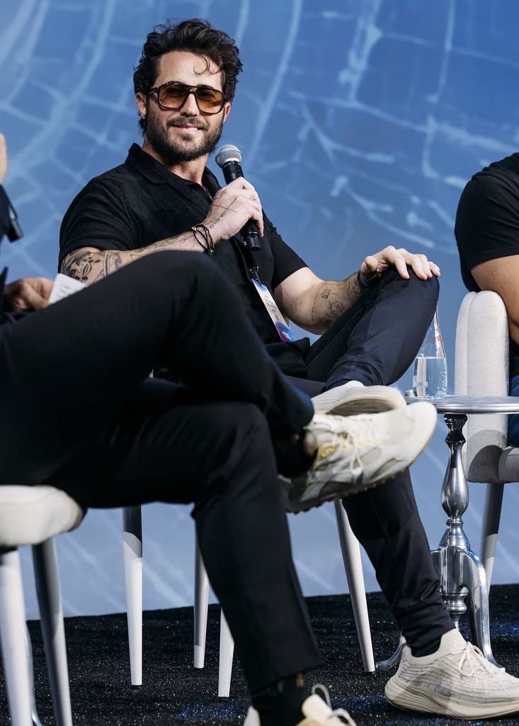 号称年入18亿美元的“一人公司”翻车,极致效率背后是极致脆弱?