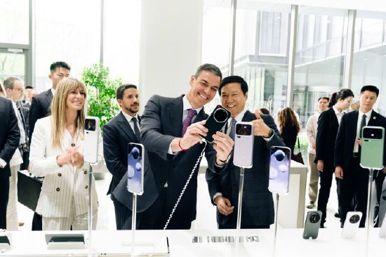 阿联酋阿布扎比王储会见小米雷军,雷军晒现场照片