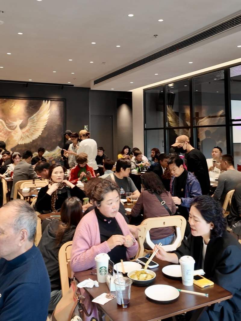 “黄牛”代排队300元/人，演员文章面馆回应：治理招数都用上了