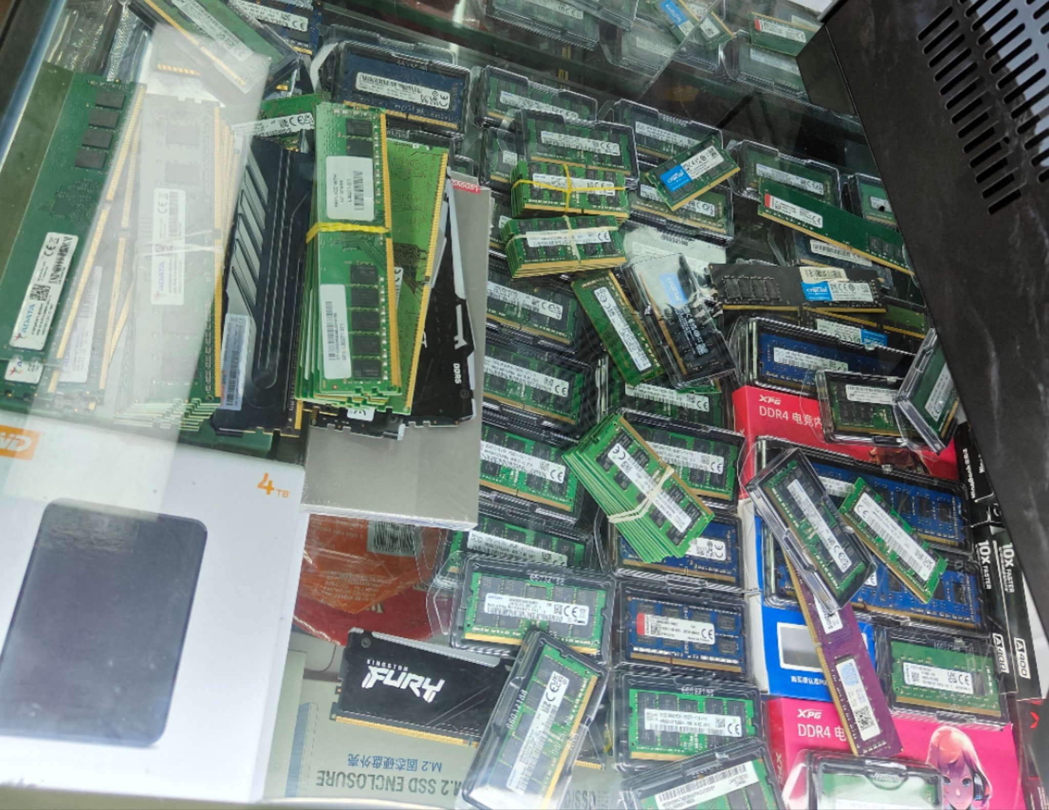 净利预增最高87倍!存储股一季度业绩爆发,存货高企成行业风险