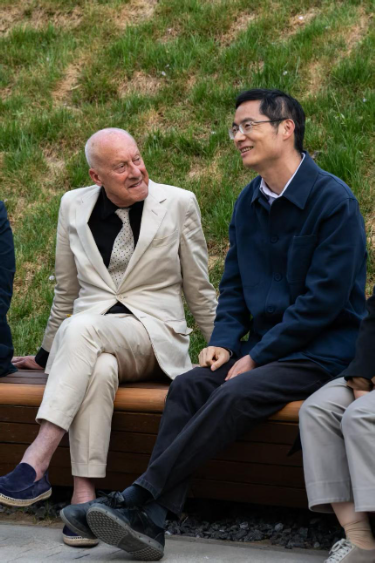 全球建筑泰斗诺曼·福斯特到访维晟中心,北京CBD核心区再添大师印记