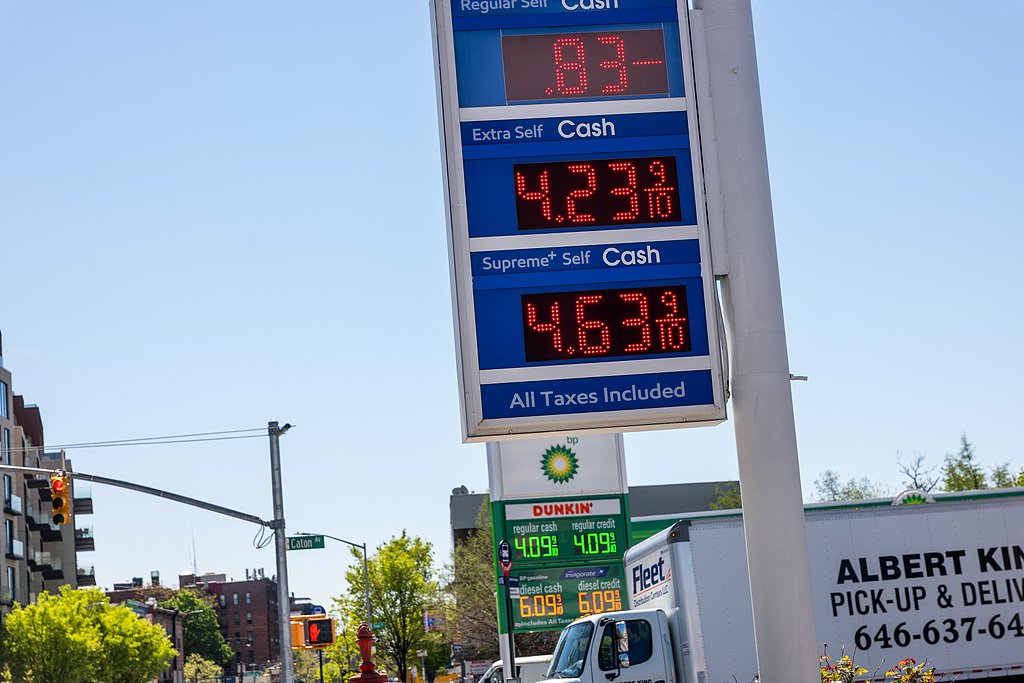 油价居高不下，通胀预期飙升，美国消费者信心指数跌至新低