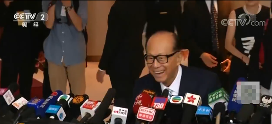 约455亿港元，李嘉诚又套现了