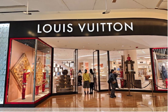 中产抛弃奢侈品？ LVMH营收跌6%，报告称中国人不再执着于大Logo|欧陆志