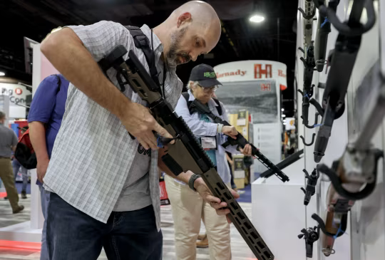 全球两大传奇枪械制造商爆发激烈内斗