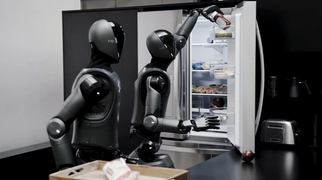 时薪100元的新工种：把iPhone绑在脑门上，替AI蒸馏自己