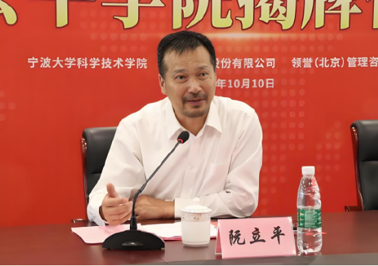 “插座一哥”公牛怎么了？ 罕见营收净利双下滑，董事长涨年薪，弟弟减持套现14亿 | BUG